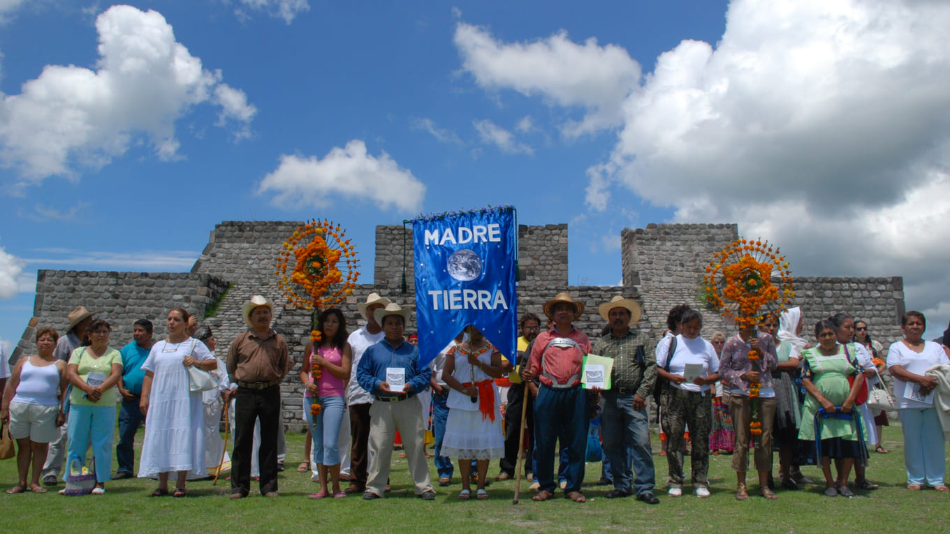 13 Pueblos en defensa del agua, el aire y la tierra